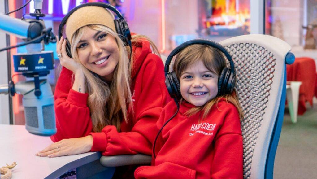 Sore, pentru prima dată la radio cu fiica ei. Cum s-a descurcat Erin