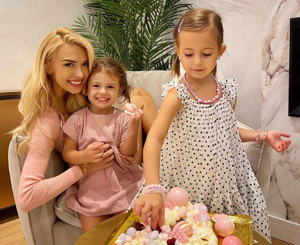 Andreea Bălan, vacanță de vis alături de fiicele sale. Ce destinație a ales cântăreața