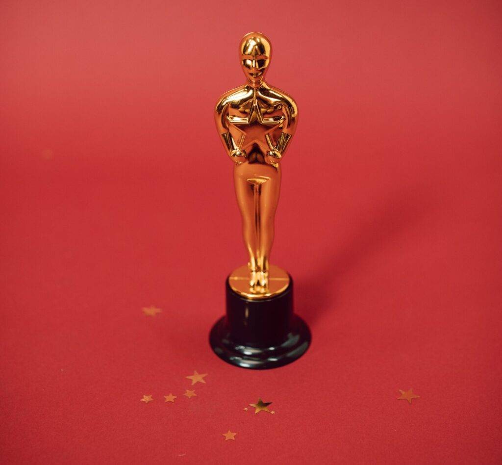 Cine au fost cei 10 cei mai bogați actori declarați ai anului 2021 și ce roluri i-a ajutat să ajungă în top