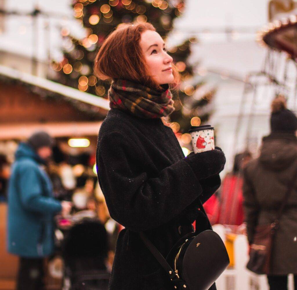 Ținutele perfecte pentru o seară de iarnă petrecută în oraș cu prietenii