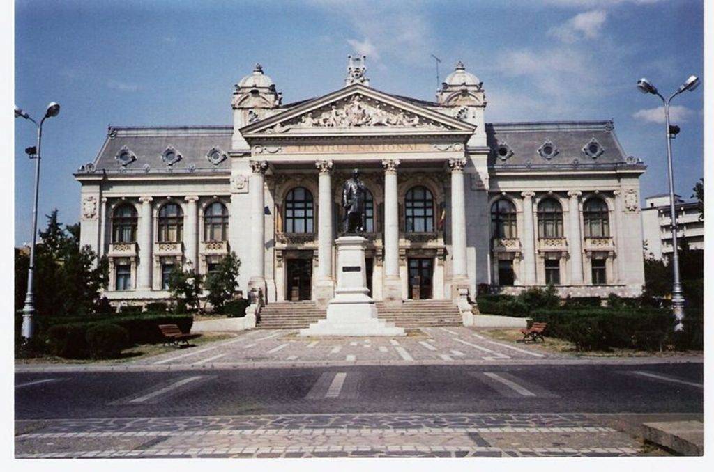Opera din Iași a deschis ușile pentru doi artiști ai Teatrului Academic Naţional de Operă şi Balet din Odessa