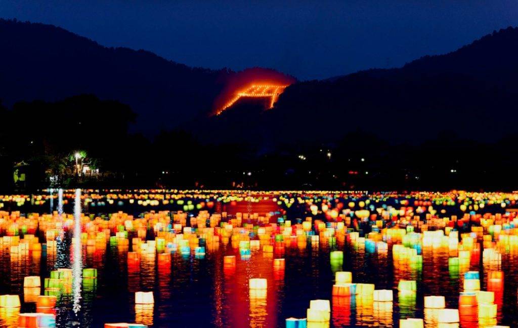 Istoria celei mai mari sărbători japoneze. Festivalului Obon prin care sunt celebrate sufletele strămoșilor