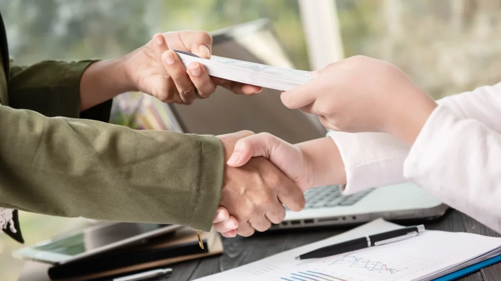 Secretul economisirii! Cum să reduci dobânzile creditului prin rambursarea anticipată