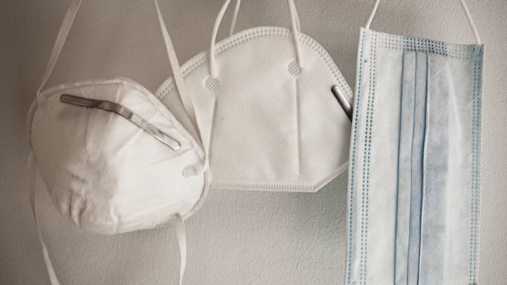 Măștile devin obligatorii în Spitale! Răspuns la creșterea cazurilor de gripă și COVID-19 din Spania