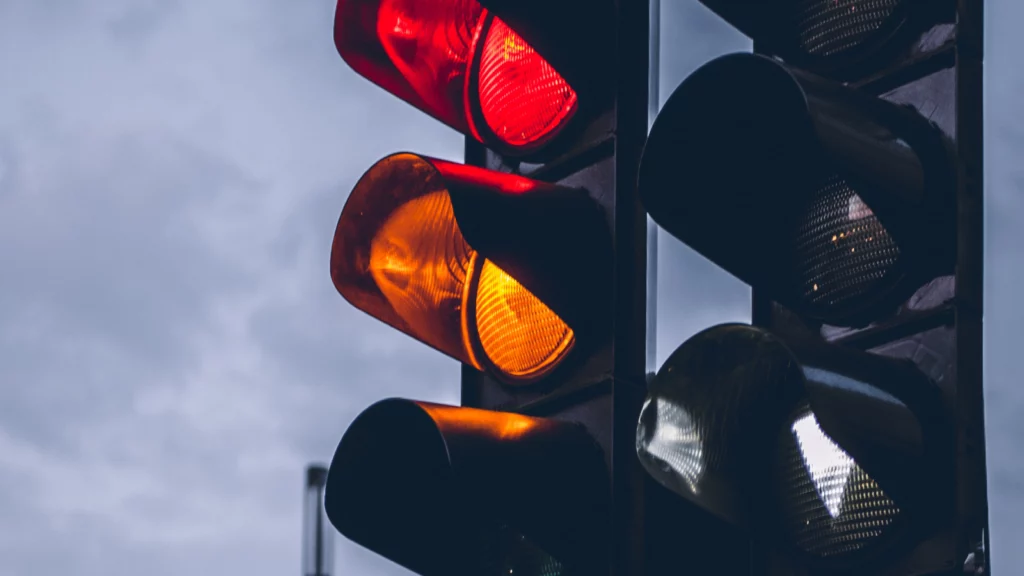 Semafoare inteligente în București: O revoluție în traficul urban!