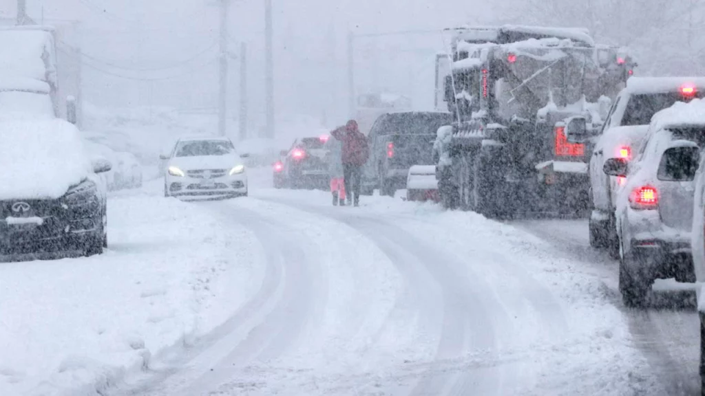 Condiții de iarnă și restricții de trafic în 12 Județe din România: Cum să conduci în siguranță?